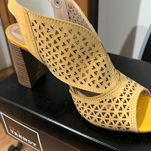 New women’s sandals